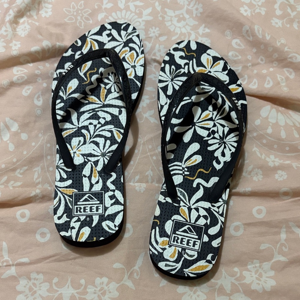 Reef Women's Black and White Floral Sandals size 8